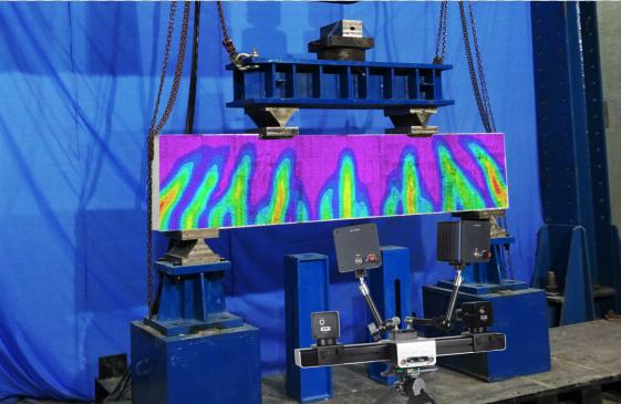 數(shù)字散斑技術(shù)(DIC)用于混凝土結(jié)構(gòu)四點(diǎn)彎曲應(yīng)變測(cè)量.jpg 數(shù)字散斑技術(shù)(DIC)用于混凝土結(jié)構(gòu)四點(diǎn)彎曲應(yīng)變測(cè)量.jpg