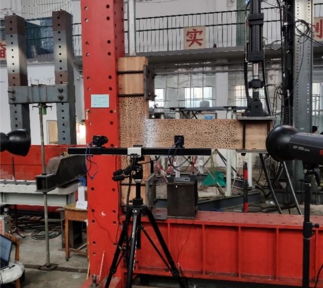 數(shù)字圖像相關(guān)法dic用于T形木結(jié)構(gòu)梁筋節(jié)點(diǎn)力學(xué)測試.jpg 數(shù)字圖像相關(guān)法dic用于T形木結(jié)構(gòu)梁筋節(jié)點(diǎn)力學(xué)測試.jpg