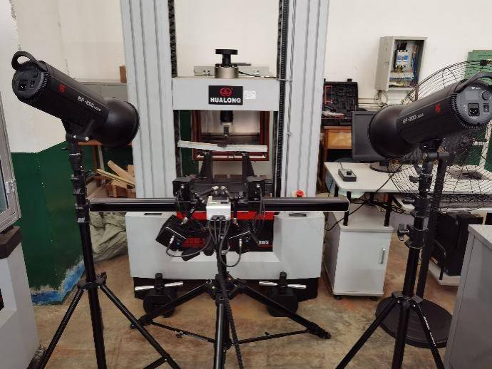 數(shù)字圖像相關(guān)法(DIC)用于木材三點(diǎn)彎曲測試.jpg 數(shù)字圖像相關(guān)法(DIC)用于木材三點(diǎn)彎曲測試.jpg