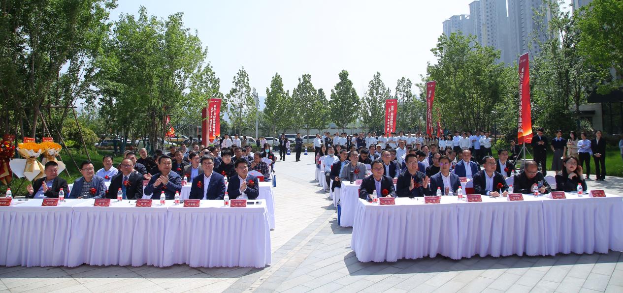 新拓三維遷址暨總部回陜開業(yè)慶典在西安市灃東自貿(mào)產(chǎn)業(yè)園舉行.jpg