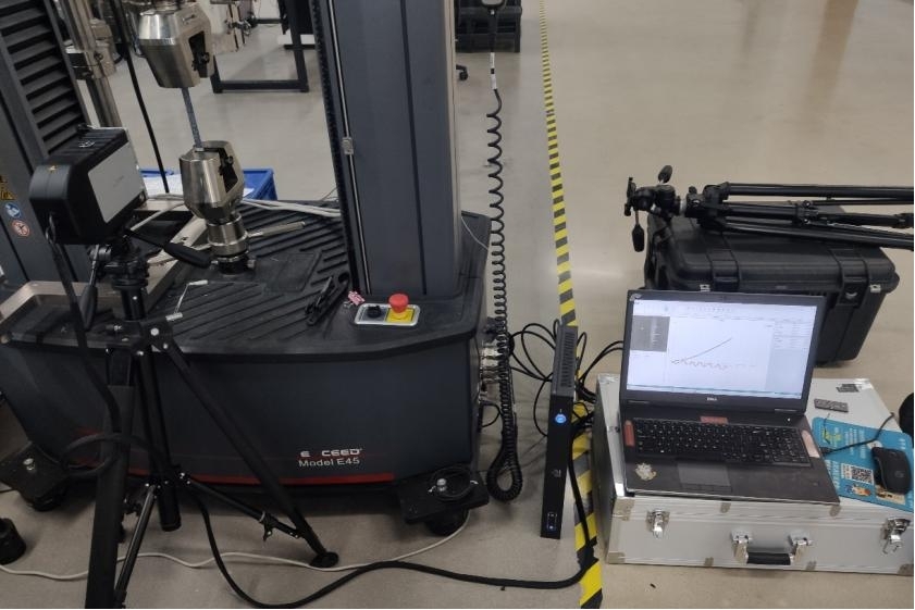 新拓三維視頻引伸計用于碳纖維材料彈性模量測試.jpg 新拓三維視頻引伸計用于碳纖維材料彈性模量測試.jpg