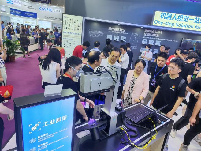 新拓三維攜高精度藍光三維掃描儀參展深圳光電博覽會.jpg 新拓三維攜高精度藍光三維掃描儀參展深圳光電博覽會.jpg