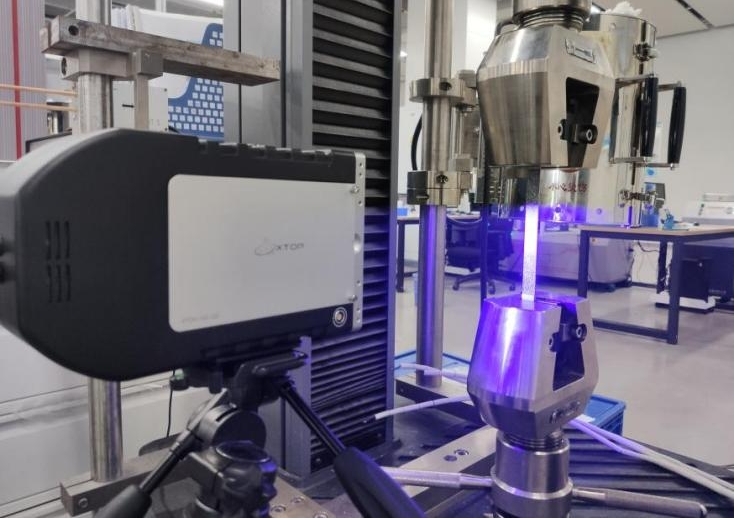 XTDIC-VG視頻引伸計(jì)用于橡膠材料拉伸大變形測(cè)試.jpg XTDIC-VG視頻引伸計(jì)用于橡膠材料拉伸大變形測(cè)試.jpg