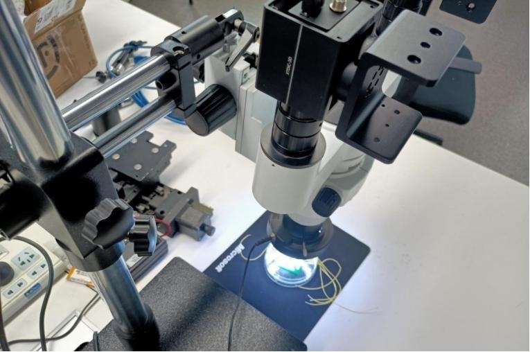 3D-DIC全場應(yīng)變測量系統(tǒng)用于芯片受熱膨脹實驗.jpg 3D-DIC全場應(yīng)變測量系統(tǒng)用于芯片受熱膨脹實驗.jpg