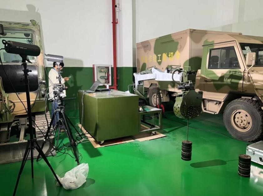 dic三維全場應變測量系統(tǒng)用于機械臂全伸展重載效應下全場變形DIC分析.jpg dic三維全場應變測量系統(tǒng)用于機械臂全伸展重載效應下全場變形DIC分析.jpg