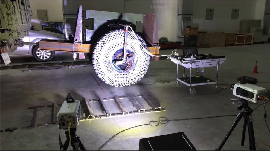 DIC技術(shù)用于汽車輪胎重載變形應(yīng)變測(cè)量.jpg DIC技術(shù)用于汽車輪胎重載變形應(yīng)變測(cè)量.jpg