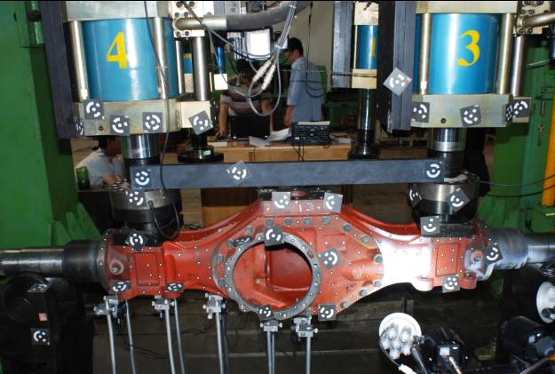 DIC技術(shù)用于汽車車橋載荷變形位移測(cè)量.jpg DIC技術(shù)用于汽車車橋載荷變形位移測(cè)量.jpg