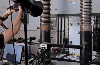 三維數(shù)字圖像相關(guān)DIC技術(shù)四組測(cè)量頭對(duì)混凝土柱壓縮360°測(cè)量