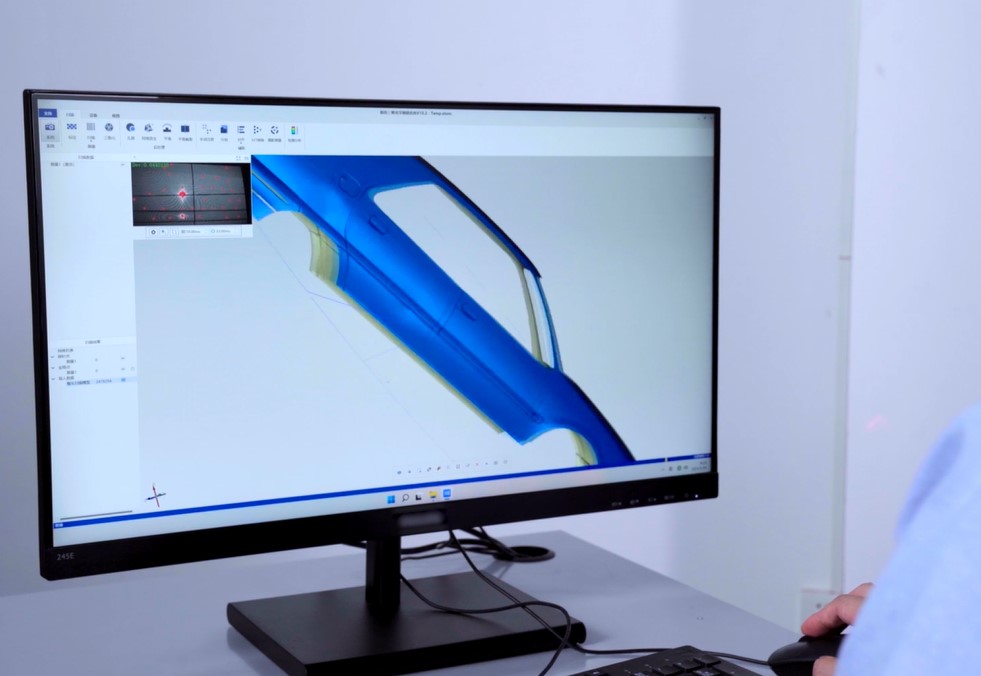 XTOM-L-9M高精度藍(lán)光三維掃描儀用于汽車整車三維尺寸檢測.jpg XTOM-L-9M高精度藍(lán)光三維掃描儀用于汽車整車三維尺寸檢測.jpg