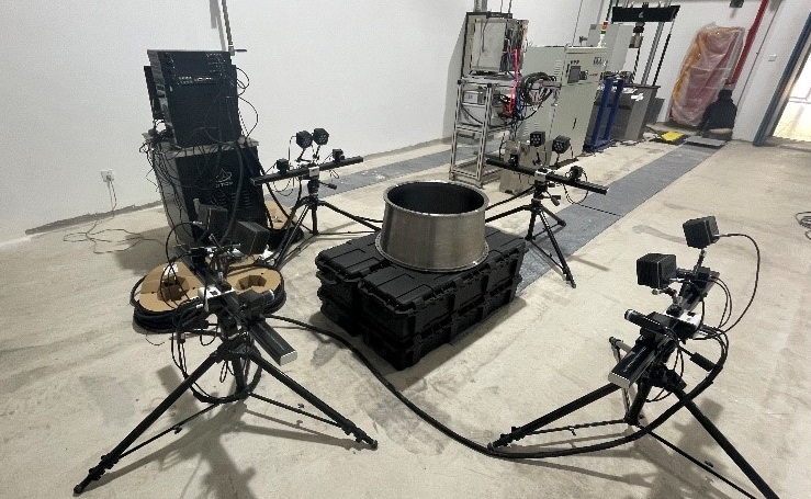 新拓三維多相機(jī)數(shù)字圖像相關(guān)法(DIC)多個(gè)測量頭方案.jpg 新拓三維多相機(jī)數(shù)字圖像相關(guān)法(DIC)多個(gè)測量頭方案.jpg