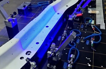 藍(lán)光三維掃描儀用于汽車鈑金件曲面、孔位等復(fù)雜型面測(cè)量