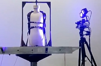 DIC技術(shù)用于背包肩帶動態(tài)位移變化振動臺模擬試驗