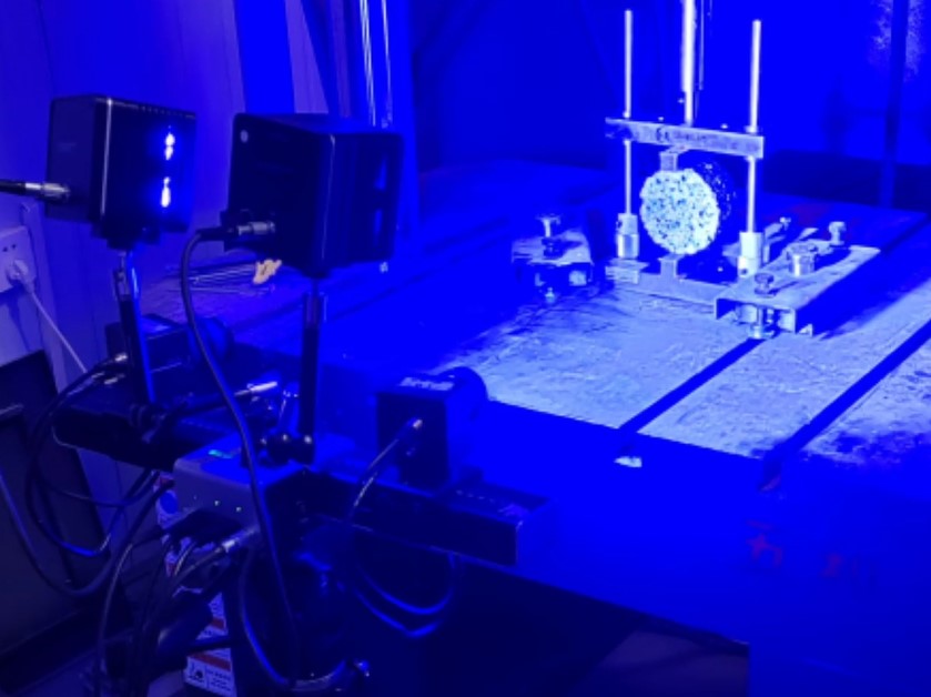 三維全場應變測量系統(tǒng)用于研究混凝土壓縮變形和破壞.jpg 三維全場應變測量系統(tǒng)用于研究混凝土壓縮變形和破壞.jpg