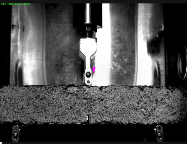 高速DIC技術(shù)在瀝青材料裂紋擴(kuò)展實(shí)驗(yàn)中的應(yīng)用.jpg 高速DIC技術(shù)在瀝青材料裂紋擴(kuò)展實(shí)驗(yàn)中的應(yīng)用.jpg