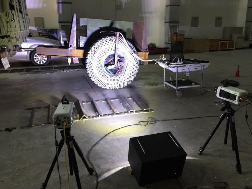 高速DIC測量輪胎瞬態(tài)變形.jpg 高速DIC測量輪胎瞬態(tài)變形.jpg